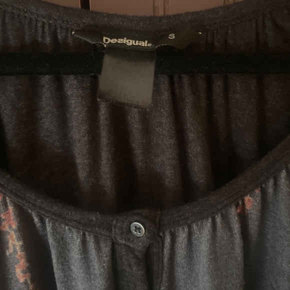 Too - Picture 2 of 2